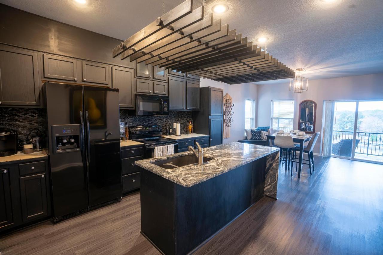 Brooklynn'S Bay, Elegant Lakefront Condo Retreat Hot Springs Exterior foto